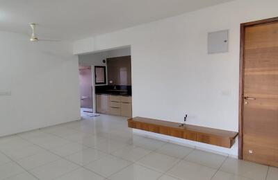 3 bhk flat available on rent