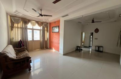 🏠 3BHK Semi-Furnished Flat for Rent – Ahmedabad (Only for Family)