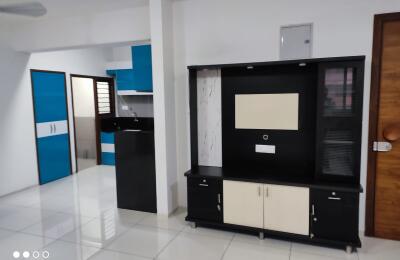 🏢 Semi-Furnished 3BHK High Rise Apartment for Rent