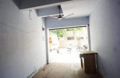 🏢 Unfurnished Shop for Resale