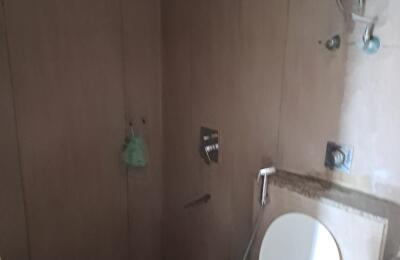 🏢 3BHK High-Rise Semi-Furnished Apartment for Resale