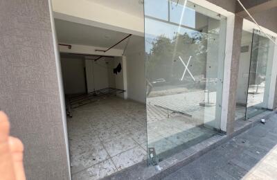 🏢 Showroom for Sale