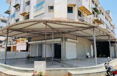 🏬 Unfurnished Showroom for Rent