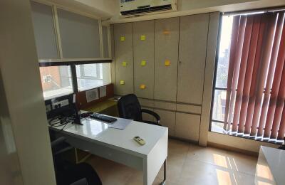 🏢 Office for Rent