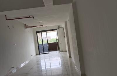 🏢 Spacious Unfurnished Office for Rent