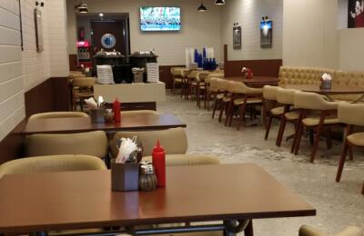 🏬 Road-Facing Showroom for Rent