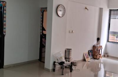 🏢 2BHK High-Rise Semi-Furnished Apartment for Resale