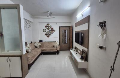 🏢 2BHK Low-Rise Semi-Furnished Apartment for Resale