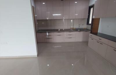 🏡 4BHK Spacious Apartment for Rent & Sale