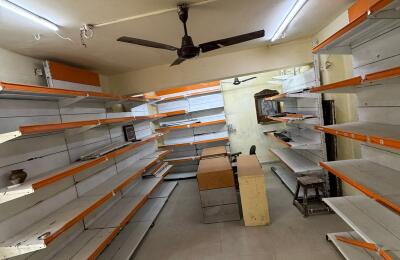 🏢 Unfurnished Shop for Rent