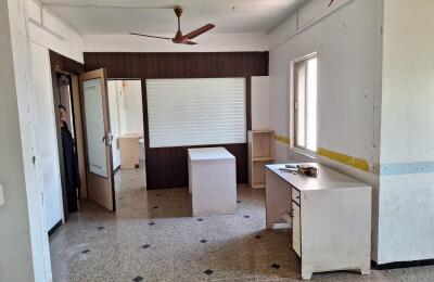 🏢 Unfurnished Office for Rent